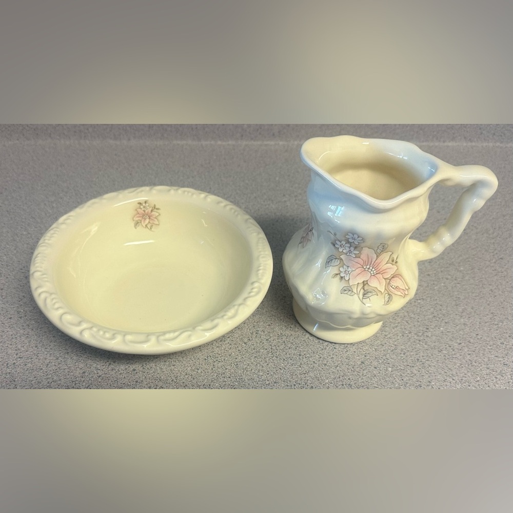 Floral Cream Bathroom Decor Set - Picture 3 of 14